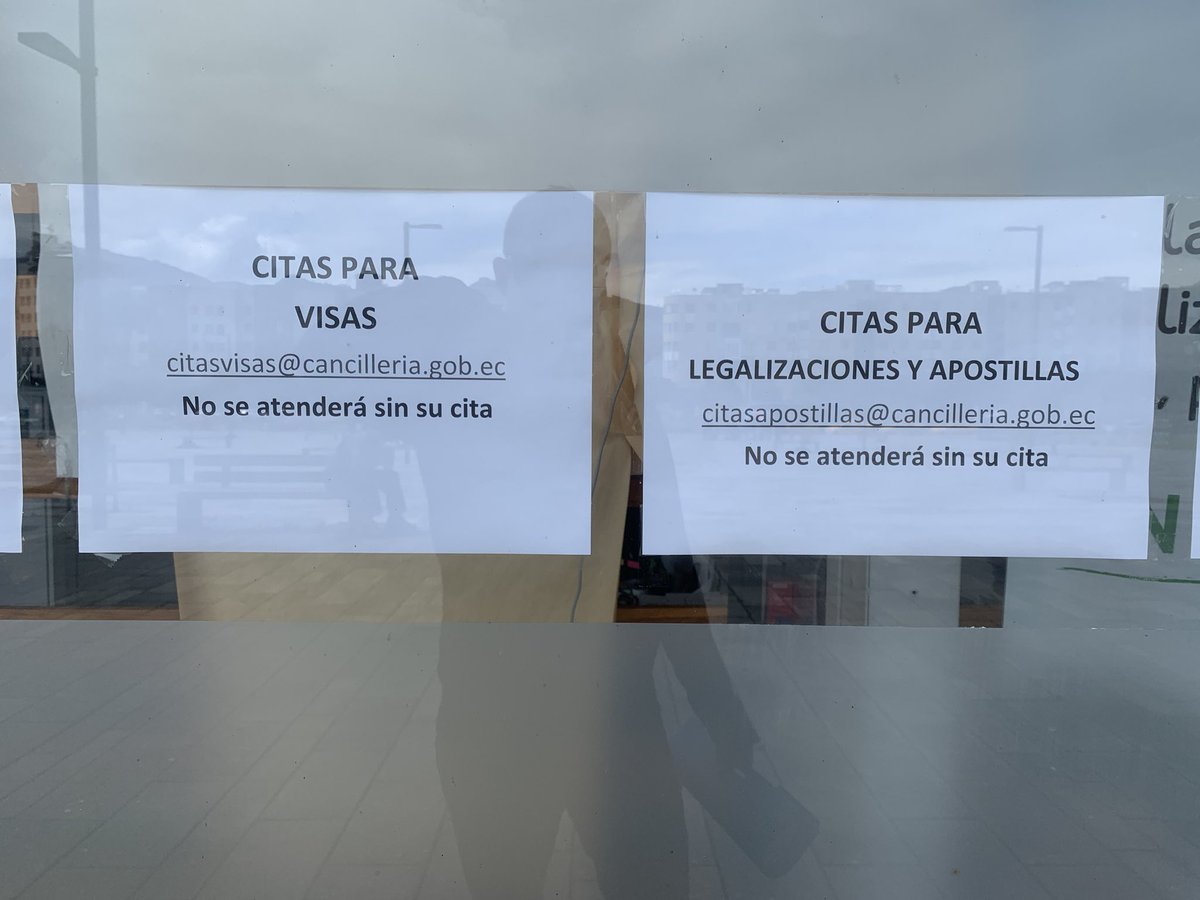 2jpantoja2's tweet photo. @CancilleriaEc Son el colmo de la ineficiencia! Se demoran 15 días para responder, voy al sur dicen que me debo comunicar por email, escribo al email y dicen que vaya al Sur! Estos medios de atención son de adornos! Cómo quieren que el país avance en medio de #COVID19ec https://t.co/iRCQ2G0ATI