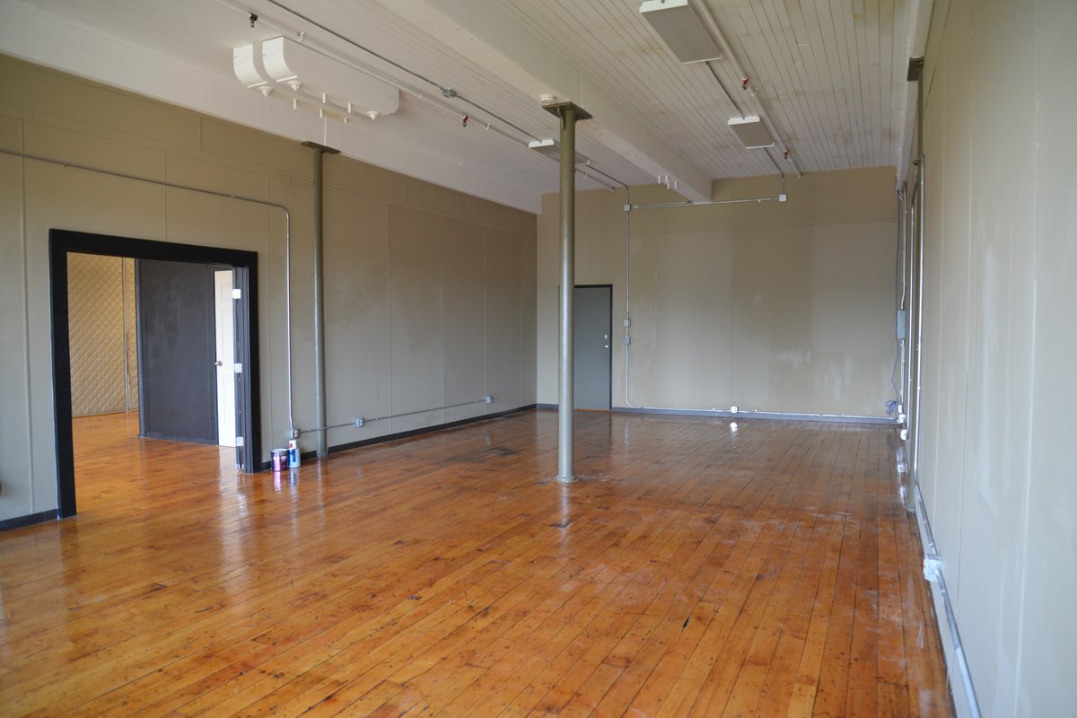 open_square's tweet photo. Connected. But......separate too. This adjoining studio suite is PERFECT for a company with two teams that need to work together but do their own thing too. #spacematters #studiospace #studios #coolstudio #westernmass https://t.co/qhQRjpiP4t