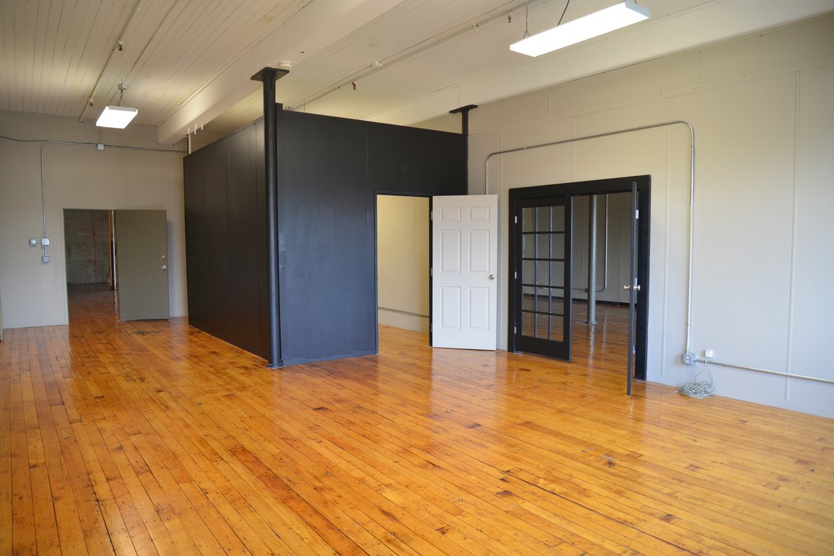 Connected. But......separate too. This adjoining studio suite is PERFECT for a company with two teams that need to work together but do their own thing too. #spacematters #studiospace #studios #coolstudio #westernmass