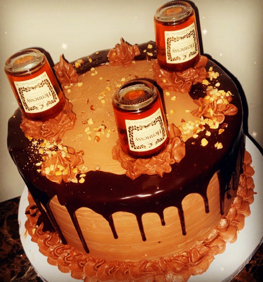 QueenieJ_SMP's tweet photo. #SurpriseMePastry #Cakes #AtlCakes #CakesAtl #BlackOwnedBusiness #BlackBusinessOwner #SmallBusinessOwner #CakesAtl #Trending #ChocolateCake #CakeLover #Foodie #Cupcakes #EdibleArt #CakeArt #Stoners #AtlBaker https://t.co/JmYYX2wvi9