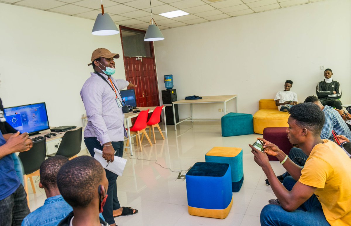 TMEEntertainme1's tweet photo. @TMEEntertainme1 @tmethegod and @ViosamL bringing bayelsa youths to the future of innovative technology at the first ever Bayelsa Game and Tech submit at the Bayelsa Tech Hub. Presenting the future after  Covid-19  SterlingbankAS1 @BayelsaStateGov @peoplesfm  @AirtelNigeria https://t.co/l1B95WaGJF
