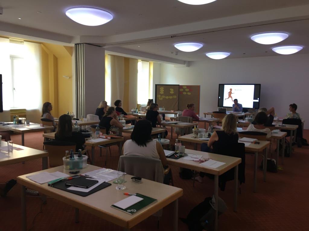 grosshannes's tweet photo. „Was berechtigt zu ethischen Entscheidungen?“ Dieser Frage bin ich mit TeilnehmerInnen des @bundesverbandKinderhospiz auf den Grund gegangen. Danke für den guten Austausch und die #Käsespätzle am Abend! #medizinethik #kinder #moralwirdGroßgeschrieben https://t.co/VI8bipTAiY