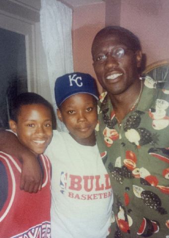 MphoAK's tweet photo. @Lucinha41712655 @wesleysnipes Muito brigada, amiga ๐๐. I'm fortunate to have worked w/ Wesley when I was 14 years old. He was so nice to me then and continues to be. Hope you and yours are well. ๐ #DownInTheDelta https://t.co/iYSDRThfiU