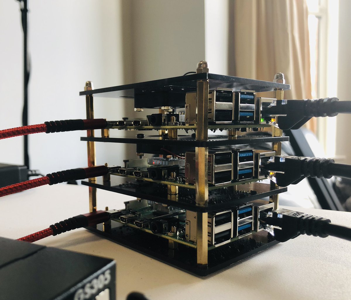 4SPQutXMsAXsPzJ's tweet image. my homemade HPC Powered by Arm Raspberry Pi. 1 login node, 2 computing nodes and 1 storage node( my desktop). Two screenshots running gromacs and CP2K.