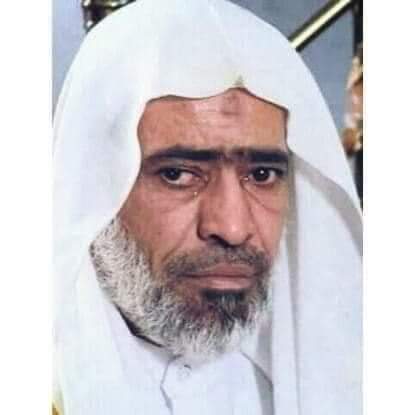 #احمد_الوائلي_ابو_ثقب منذ سنوات لديه عيادة في وسط بغداد يستغل المرضى اويضحك على الجهله بحجة علاجهم وياخذ الملاييين لم نرى كتاب من وزارة الصحة يغلق عيادته 
اما #دكتور_حامد_اللامي خريج طب يعالج المصابين بفايروس كورونا وينشر الوعي الصحي ويرشدهم بالطريقة الصحيحة لشفاء  المرضى تغلق