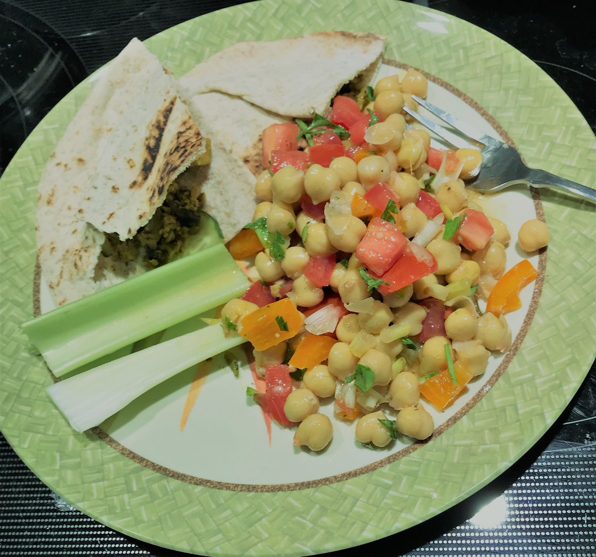 Carptorlocal's tweet photo. #tasty #salad with chick #peas yellow #peppers #parsley green #onions #garlic #celery and #pita #eathealthy #foodie #eatlocal #supportlocal #vegetarian https://t.co/hAcivbe3Sh