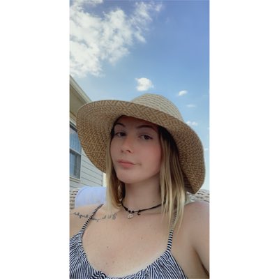 brookepeenal's tweet photo. #NewProfilePic https://t.co/HJXIllvs17
