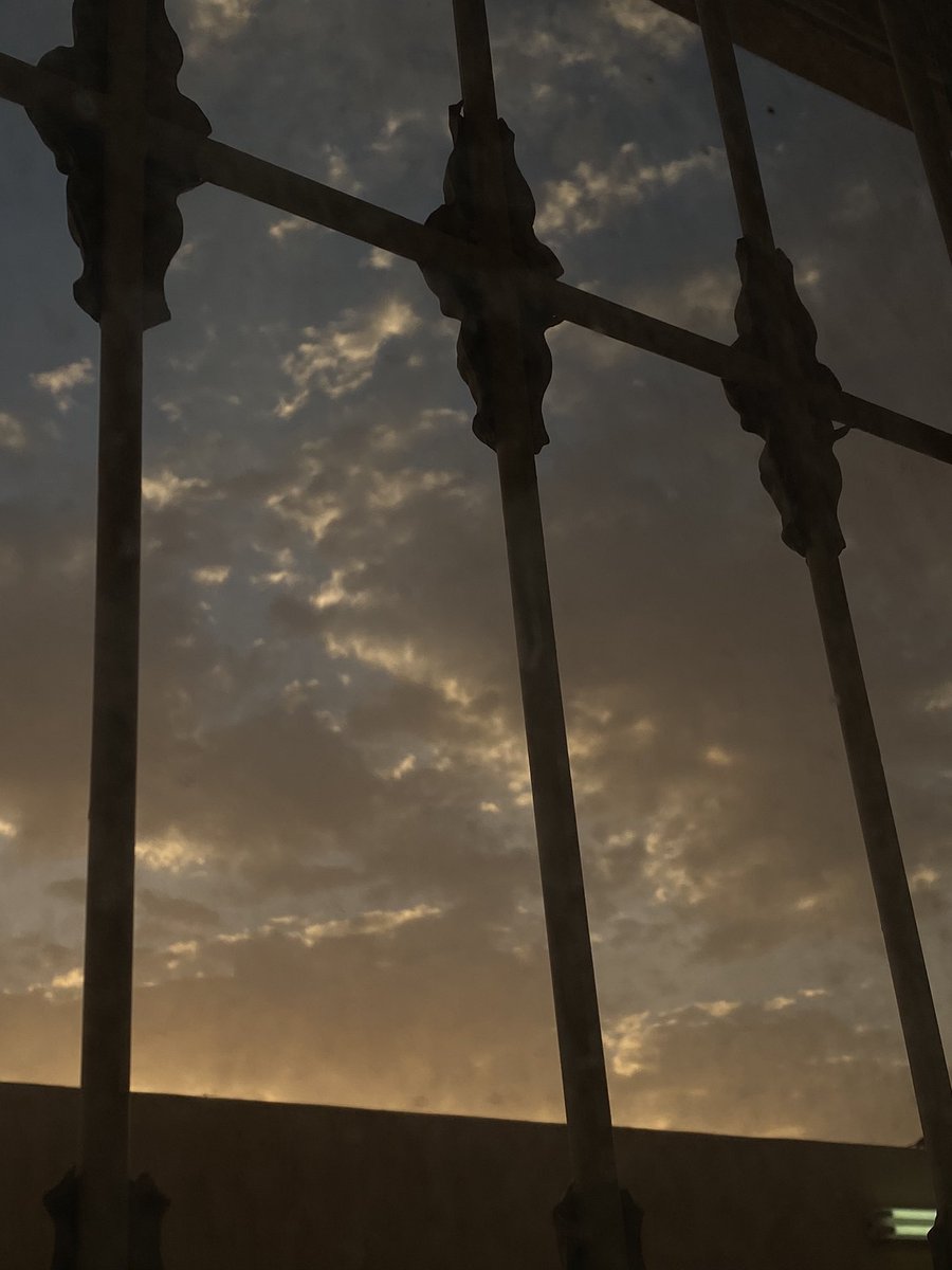 ـ إن ﺎلذكرياٺ لا تؤلمنا يؤلمنا
 أننا ما زلنا في نسيانھا ( نفشل