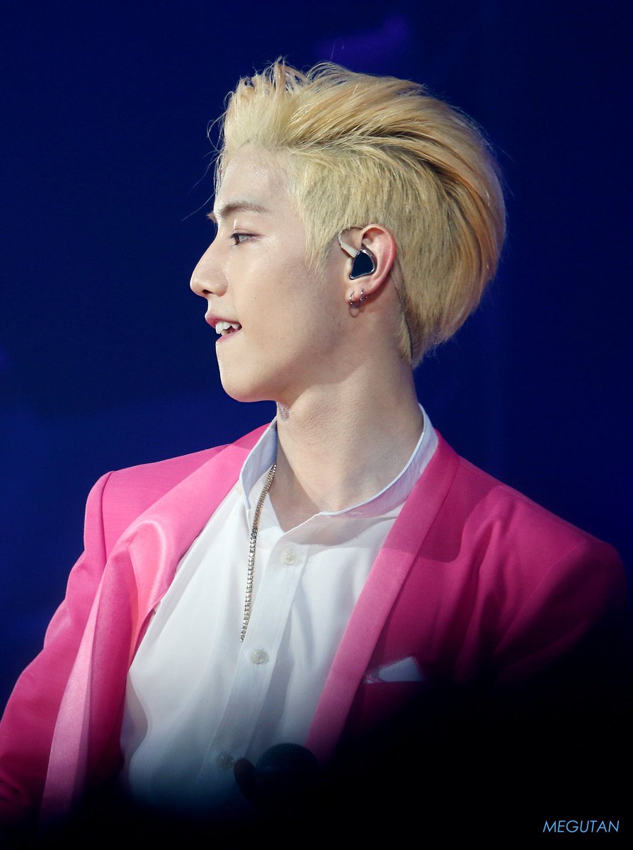 the long blonde hair? the undercut? the pink suit??? god bless  #GOT7    @GOT7Official  #MarkTuan  #마크  #Mark  @mtuan93