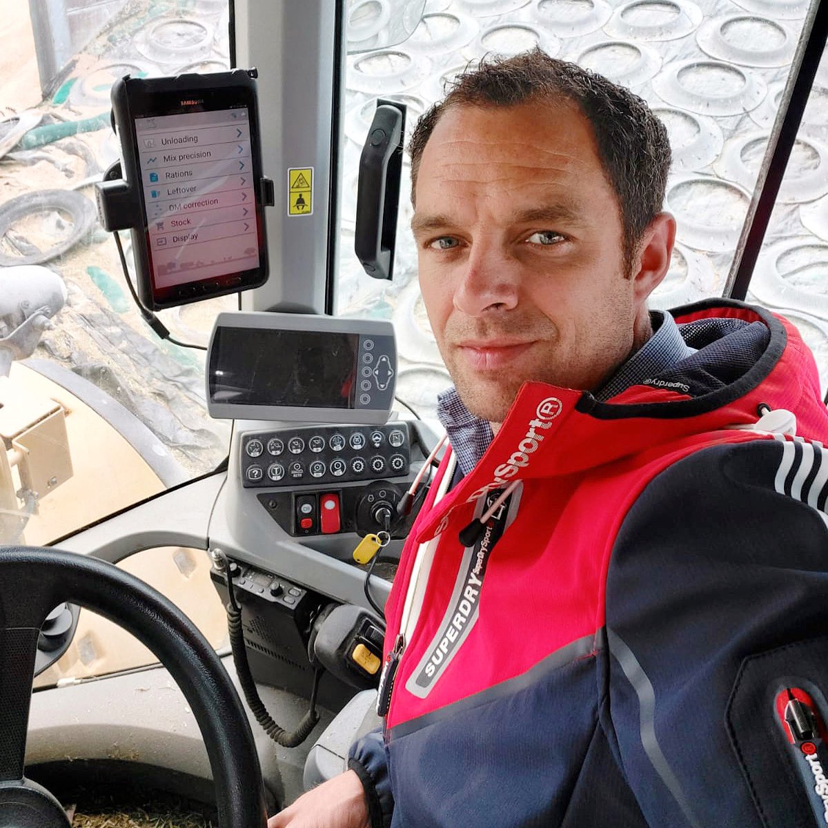 Feedlync's tweet photo. It has been a busy first two months for Gary 💪

He has been out on installations with some of our distributors and has gotten even more familier with the Cowconnect system and all of its features. 
Gary and all of Cowconnect wish you a good weekend! 😎

#teamdairy #futurefarming https://t.co/ahlMqF5z8l