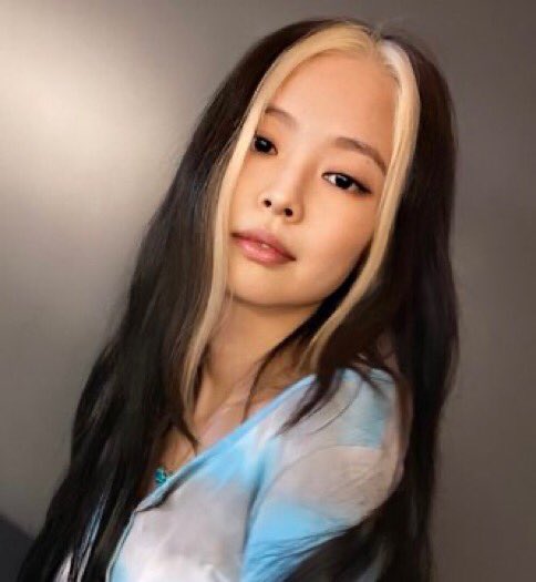 Itty bitty waist                       pretty face