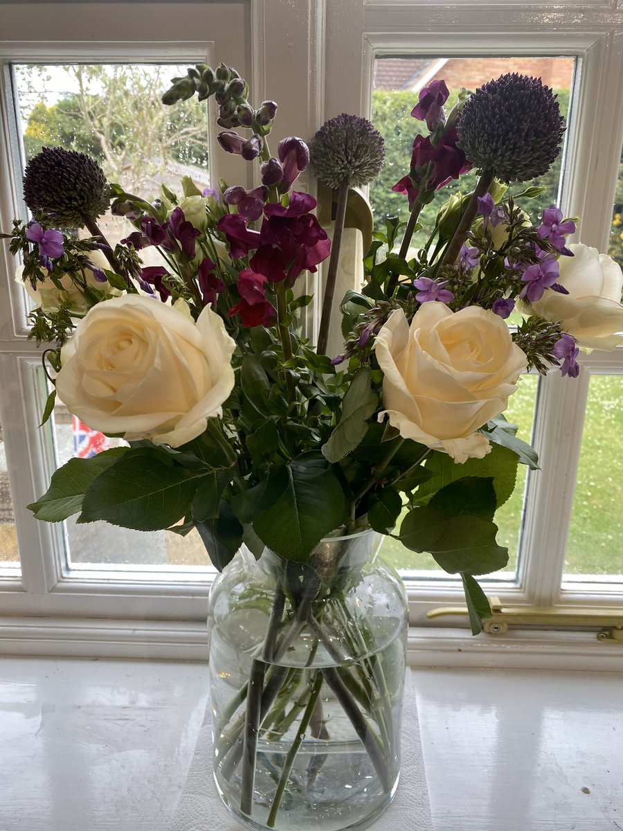 TheBookBox1's tweet photo. 💐🍱 Not books but flowers &amp; food!

2 of our fave #subscriptions are @fredds_flowers &amp; @goustocooking Try them out:

Flowers 1st box totally free - use my referral code: Helen M961
https://t.co/YNTG1XBzjF

Gousto 35% off your 1st delivery and 1st month https://t.co/BWKpyq4XWf https://t.co/rvZllYN0on