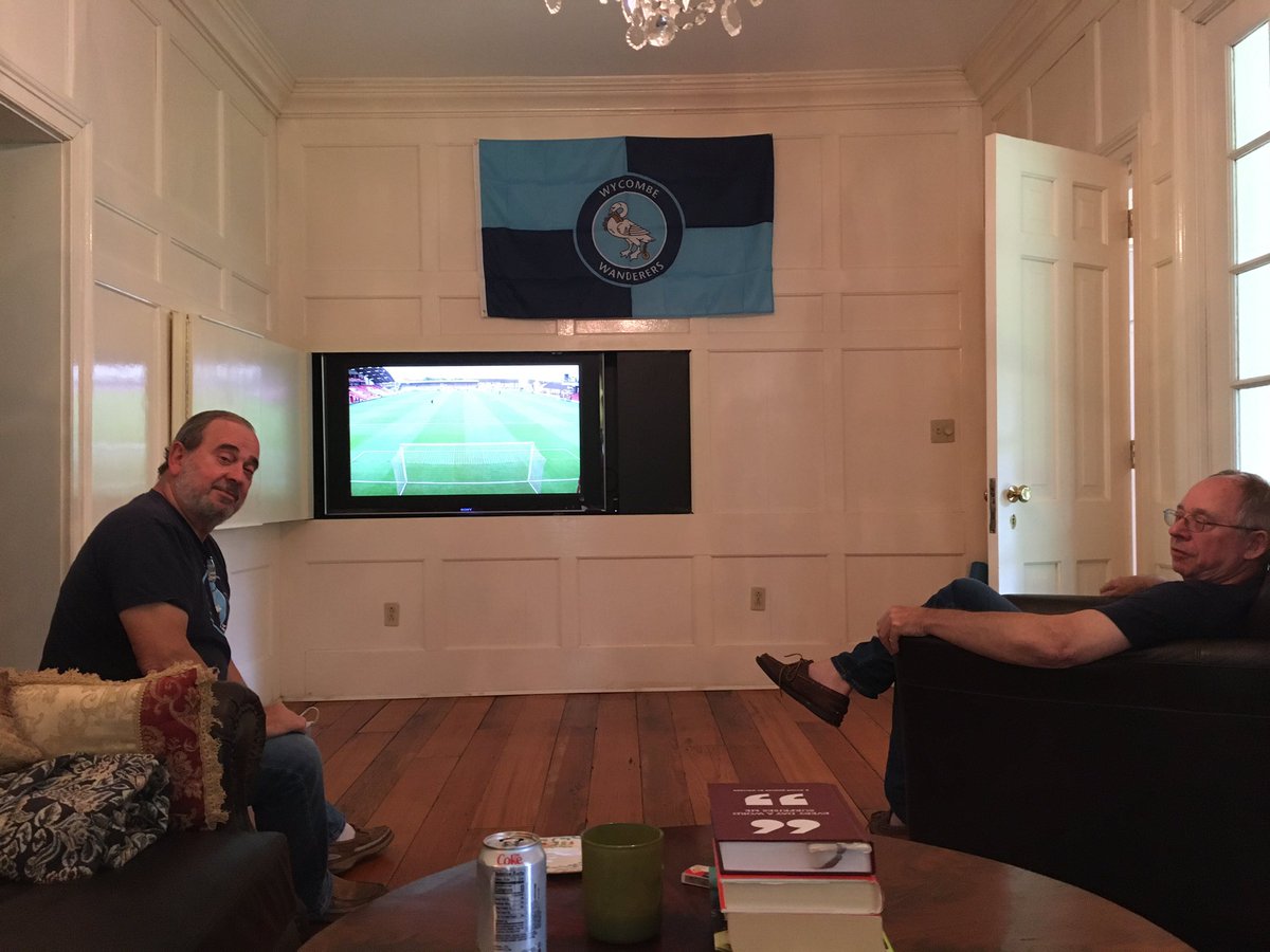 MACquotes's tweet image. Rob and Kevin socially distant but ready for the match ! @RCouhig @kevincouhig