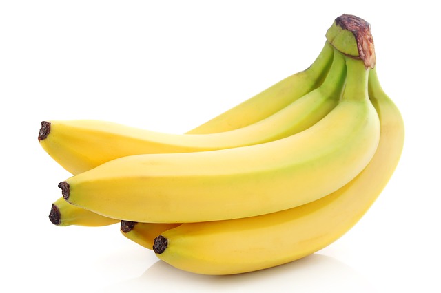MBHolistic's tweet photo. HUNGRY? How about a BANANA? Bananas are a good sources of: Vitamin C, Manganese (for the skin), Potassium (for heart and blood pressure and help digestion). They also give us energy without fats and cholesterol. YUM! #nutrition #bananas #healthyfood #eatclean #vegan #vegetarian https://t.co/n1ZHto6CL7