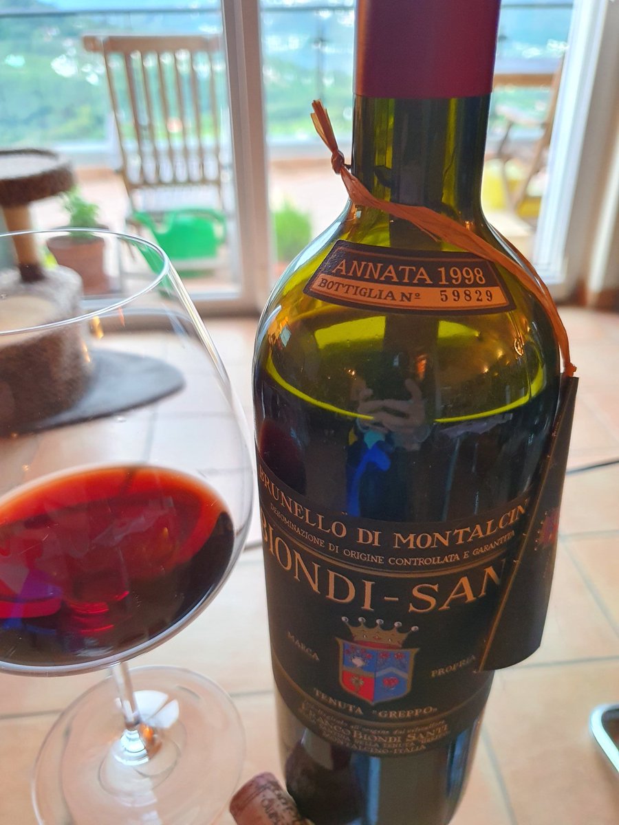 KerinOKeefe's tweet photo. Biondi Santi 1998 #Brunello: Impeccable, quintessential Franco. Remember tasting it with him at Greppo upon release. A sleeper vintage, it's aged beautifully: focused, vibrant &amp; heart-wrenchingly elegant. Still young, floral &amp; spicy w/ dried cherry, no tertiary sensations at all. https://t.co/iLilA22Q5J