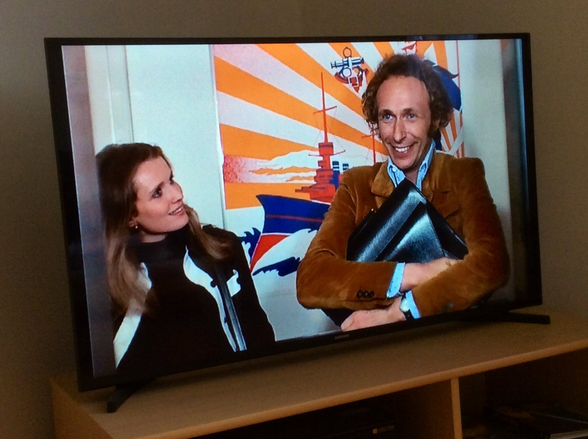 christophecouet's tweet photo. #LeDistrait (1970) de et avec #PierreRichard.
- L’échelle est haute mais je grimpe, je grimpe !
#MarieChristineBarrault https://t.co/7RQgSeQs9r