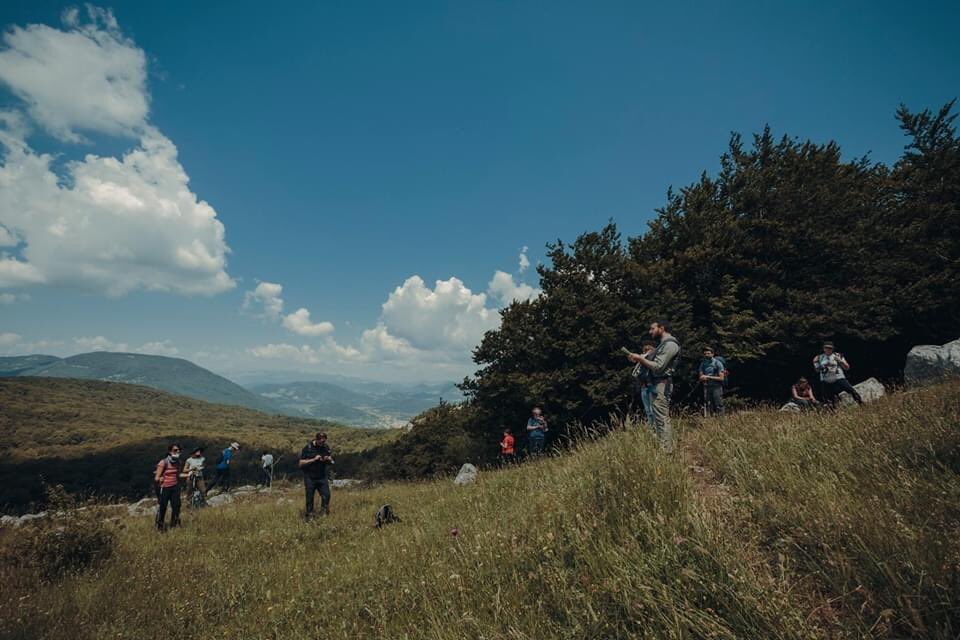 Raccontare le storie dei luoghi è quello che facciamo nei nostri trekking e nelle nostre escursioni.
Ti aspettiamo per viverlo con tutti i sensi e i sentimenti!

Foto di Danilo Gargaro.