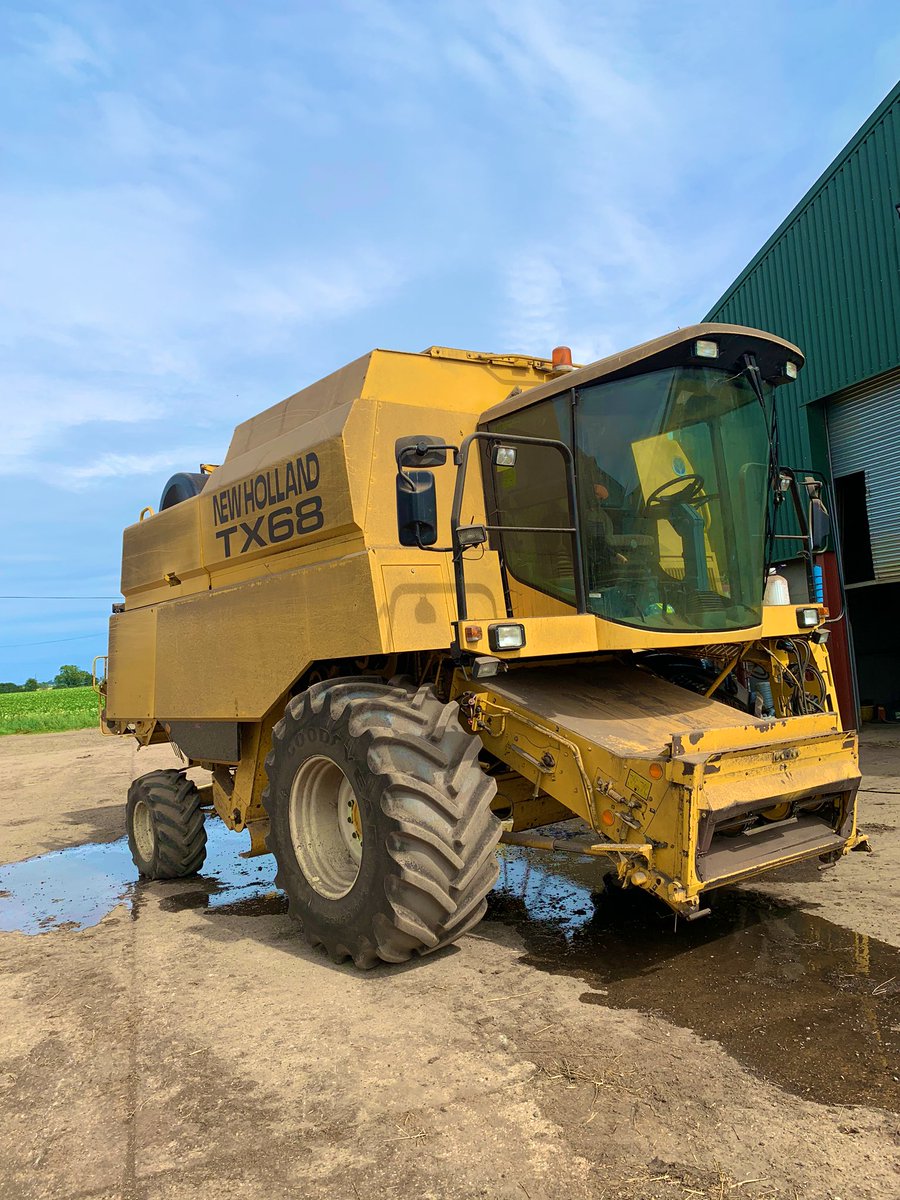 mattday821's tweet photo. It never has a bath when it goes to bed , but always has one when it wakes up ! The mighty tx68, 19 years young and ready to thrash out another harvest , it’s not really a big combine but she’s a good un!! Hate washing it though
#harvest20
#NHpower
#notalexion https://t.co/keYoK2d1AV
