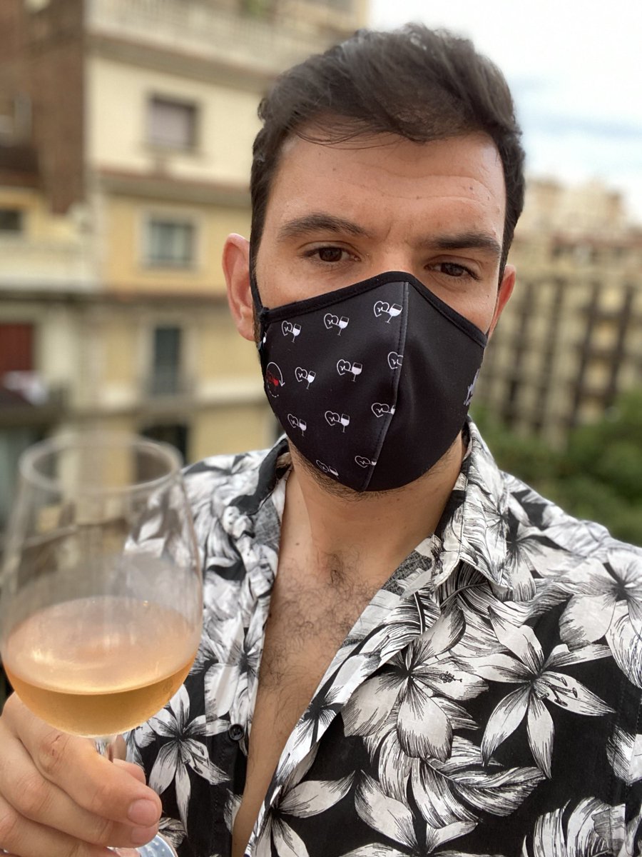 ZoltanCsabaNagy's tweet photo. No nos podemos relajar #winwlovers. Lleva siempre la mascarilla con estilo, protegido y a la moda con @custommasks.es 
_____
Mascarilla reutilizable y lavable. ♻️
Homologado por AITEX ✅
Elaborado y diseñado artesanalmente. ✂️
Tallas para adultos y niños. 👨‍👩‍👧‍👦 https://t.co/NNZZkJ6vgG