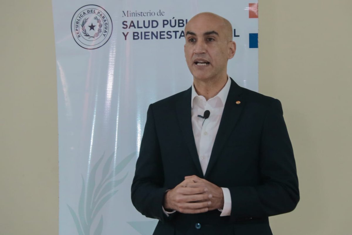 MazzoleniJulio's tweet photo. Informe #COVID19 | 3 de julio: procesamos 1769 muestras, 46 positivos: 29 contactos, 11 del exterior y 6 sin nexo, todos en aislamiento. 32 internados, 4 en UTI. 5 recuperados, sumando así 1113. Total confirmados: 2349. #QuedateEnCasa @msaludpy https://t.co/Jv67hv0FrT