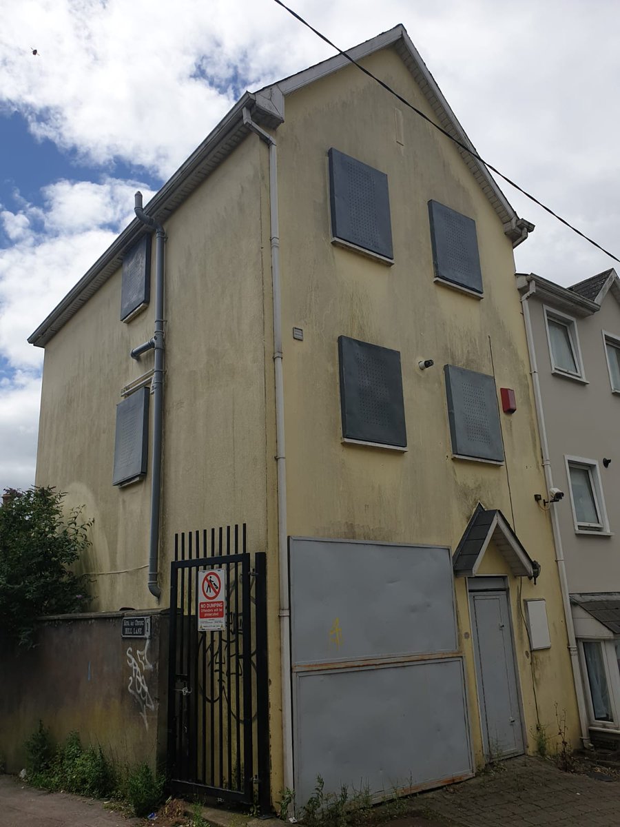 this house seems ready to be someone's home, great central location, relatively modern, no idea why it's boarded up, abandoned with so many  #homeless in  #Cork city  #socialcrime  #inequality  @corkcitycouncil  #programmeforgovernment