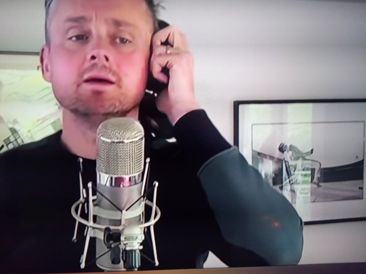 lynnekozz's tweet photo. Just watching @keaneofficial at home noticed a picture in the background @OIQFC https://t.co/q7ctNV5rSh