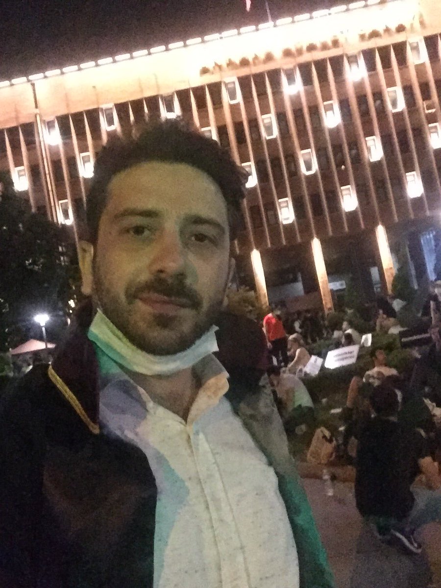 avukatbingol's tweet photo. Ankara Adliyesi önünde bekliyoruz. Sizin için bekliyoruz. Savunmaya sahip çıkıyoruz. 

 #SavunmayaSahipÇık https://t.co/TjWehW4V4Y