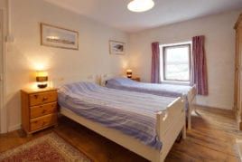 The Farmers Arms is a period #cottage in the quiet village of #Llanmadoc. Perfect for an #outofseason #shortbreak or longer #holiday in #THEGOWERPENINSULA.
Ideally situated for a #quiet and #relaxing #rural holiday at the #seaside.   buff.ly/2VCeREq 
#Gower #Gowercottages