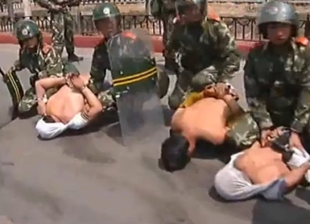 Uyghur_Report's tweet photo. 🔴DUYURU!

Çin'in Doğu Türkistan'ın Ürümçi şehrinde 5 Temmuz 2009 da gerçekleştirdiği katliamın 11.yıldönümünde  sosyal medya platformlarından sesimizi yükseltiyoruz. Desteklerini bekliyoruz. 

5 TEMMUZ PAZAR

"Ürümçi Katliamı" etiketi ile sesimizi duyurun. https://t.co/Eor8CdILxt