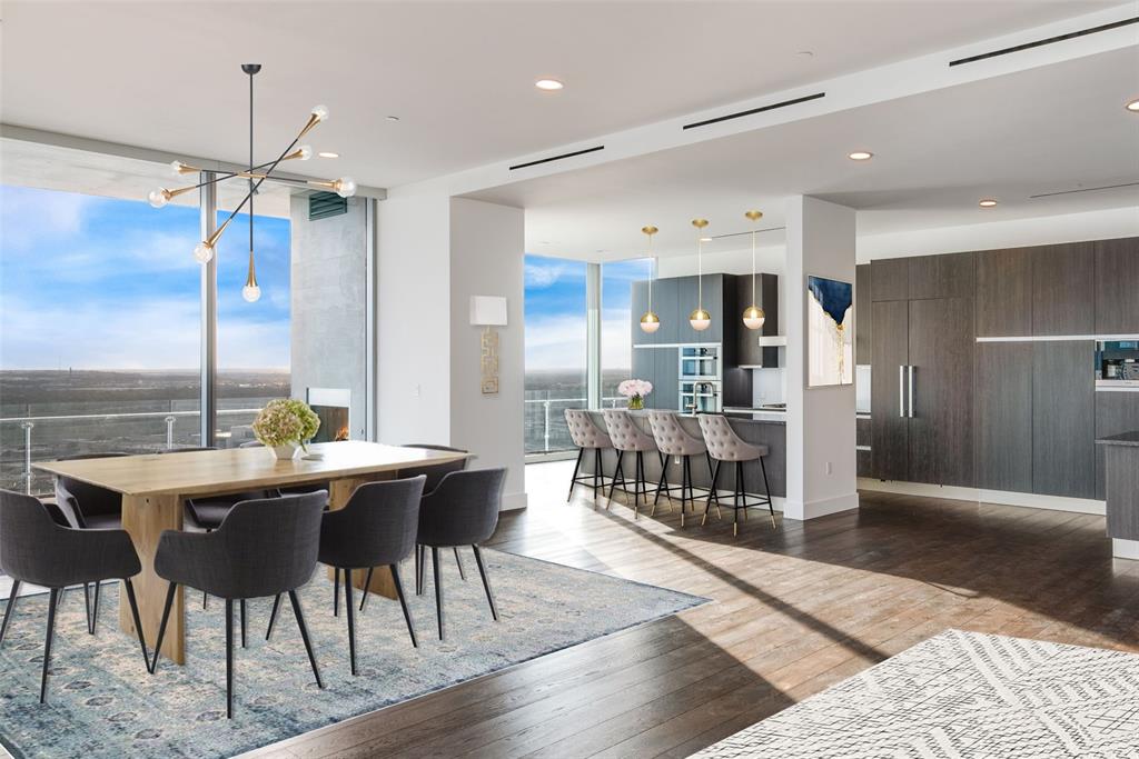 HomesusaR's tweet photo. Take a look at this stunning Texas property! 🔥 We have over 1,400 active listings across DFW, Houston and surrounding regions. Follow us on Facebook to receive access to updated pictures, listing details and more! (https://t.co/dlWGxKwPX8) 
#dfwrealestate #dallasrealestate https://t.co/RpVJJtkNqK
