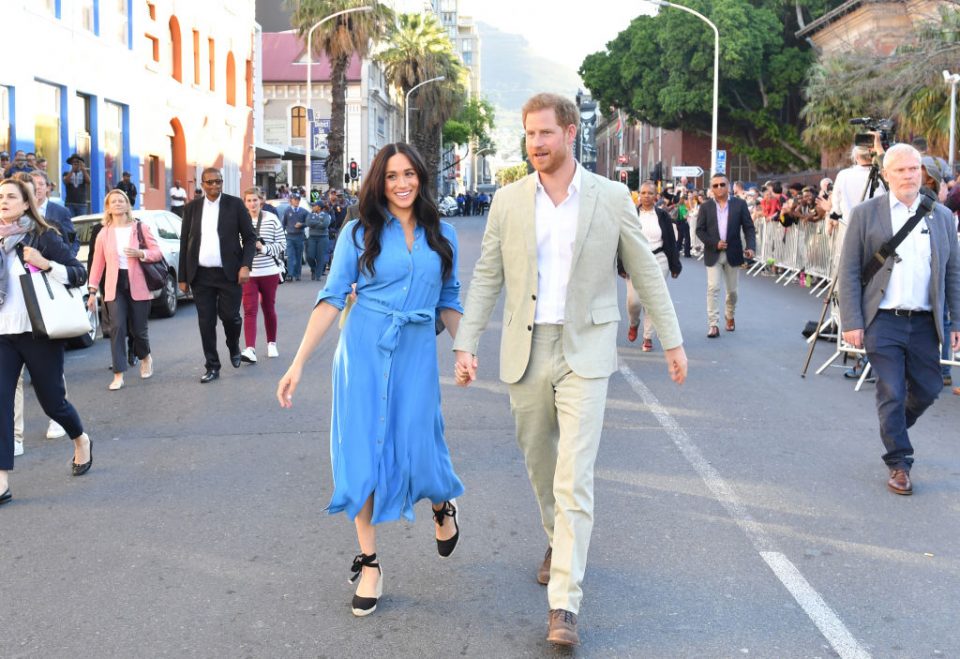  @PaganTrelawney  @sussexsquad  @sussexsquadpod  @SussexDetective Here is Sam on tour in South Africa, a year after the tabloid rats said that she has "left" due to Meghan being a "pushy diva". https://www.gettyimages.co.uk/detail/news-photo/private-secretary-samantha-cohen-during-prince-harry-duke-news-photo/1178161036