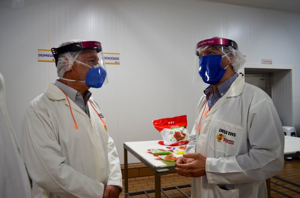 Produccion_Ecu's tweet photo. #Pofasa cuenta con 280 plazas de trabajos directos y 200 indirectos. Se dedica a la producción de productos con altos estándares de calidad como: pollos, pavos, productos con valor agregado como: alitas bbq, nuggets, hamburguesas de pollo, filetes de pechuga marinado y más. https://t.co/JWY5sf7V7g