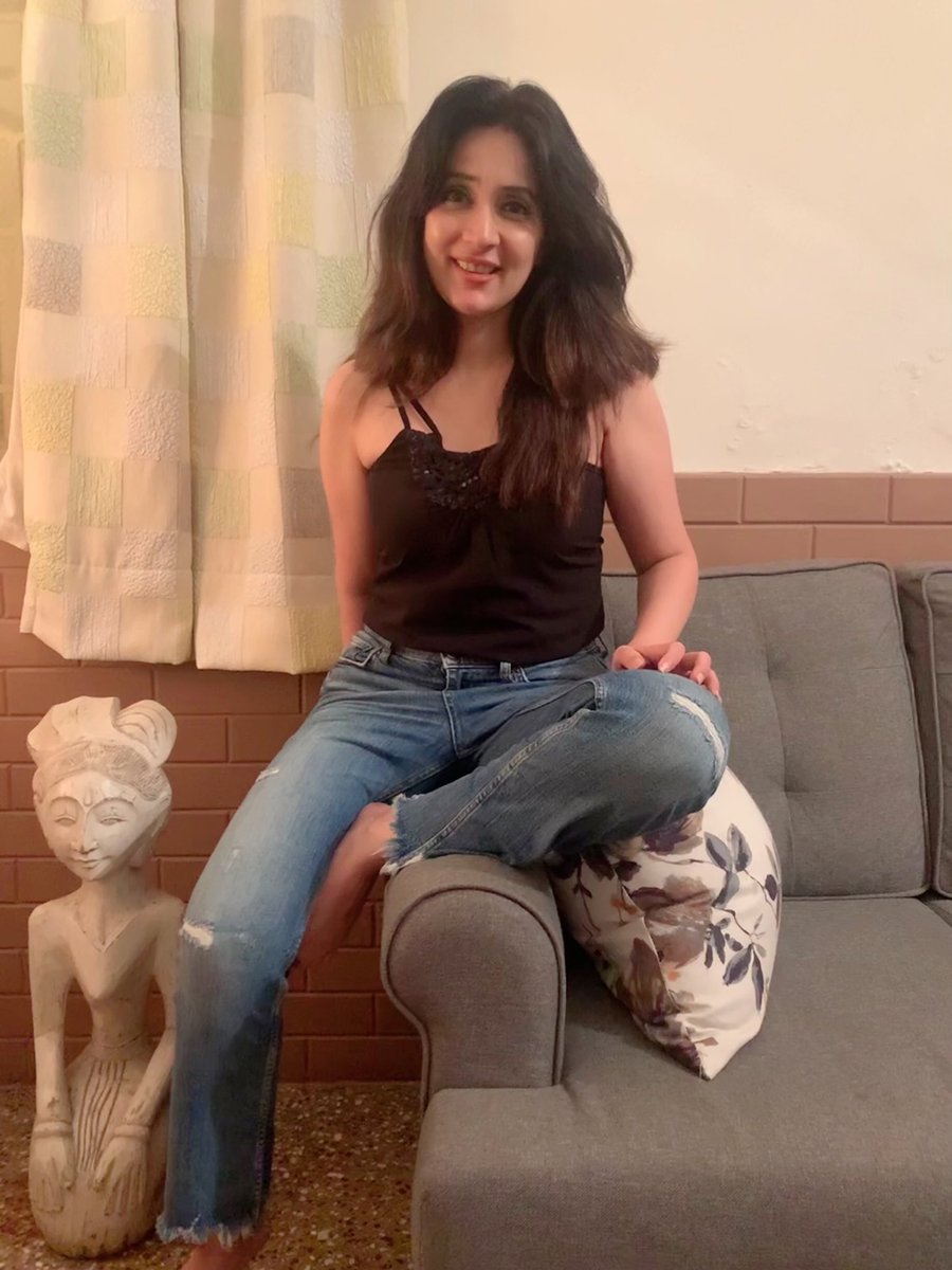 SampadaVaze's tweet photo. My self cut hair 😂 #quarantineskill unwillingly acquired https://t.co/li1NUktXx5