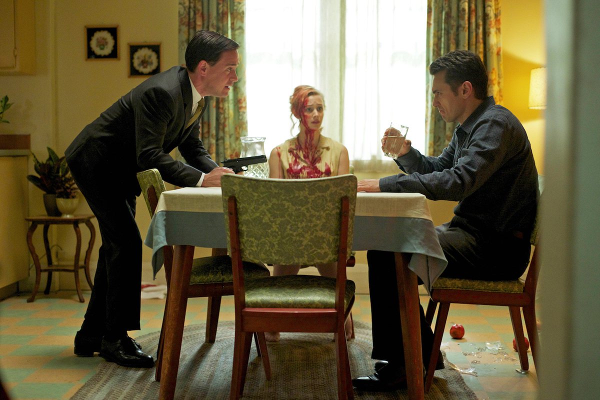 levmauc's tweet photo. Viajes en el tiempo, una historia de amor y Stephen King. Si buscas una miniserie que empezar no te pierdas 22.11.63, la historia de un profesor que viaja al pasado para salvar la vida del presidente Kennedy y así cambiar el transcurso de la historia. https://t.co/eD75yc2S1I