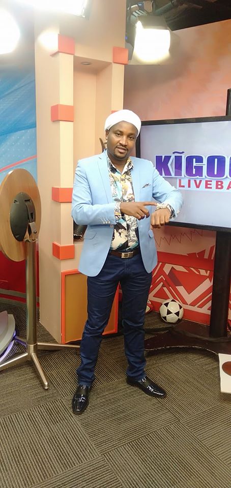 KamemeTvKenya's tweet photo. #TeamKigooco mko wapi?? Umuthi tabarira ya #KigoocoLive ni mwaki mwaki na mugeni witu wa umuthi ni Joseph Njenga Wacucu.
Hihi wee uratwamukira kuuma mwena uriku na ukwenda rwimbo ruriku? Araniria nanii @Martin Wa Janet
SMS 21182
https://t.co/nZXP1WC2Jw https://t.co/Q5IgUwvaOM
