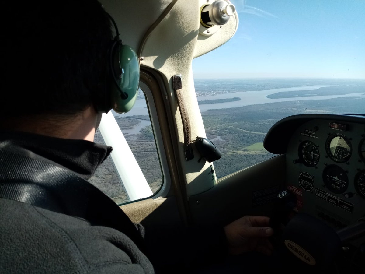 MGAPUruguay's tweet photo. #HOY en Paysandú 👉 Simulacro de plan de acción de control de langosta
#ANEPA (Asociación de Aviación Agrícola Uruguaya) y #DGSA (Dirección General de Servicios Agrícolas del @MGAPUruguay )
👉 Vuelo de vigilancia y de definición de estrategia de control según protocolo https://t.co/QEiNiuFuYe