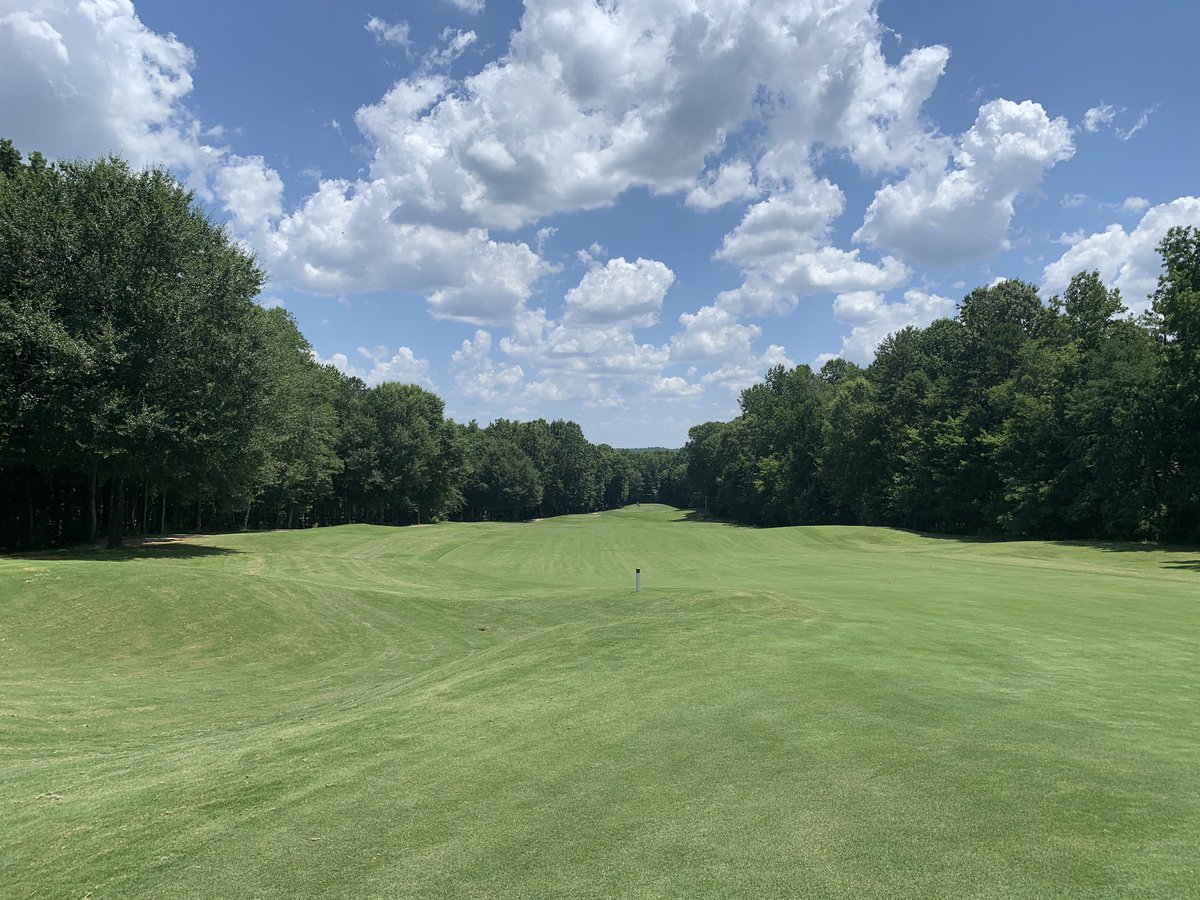 DesertRunner9's tweet photo. I know it’s just inside South Carolina, but this is absolutely gorgeous. @abnheel #springfieldcc #Godscountry https://t.co/s1O5uVtuM8
