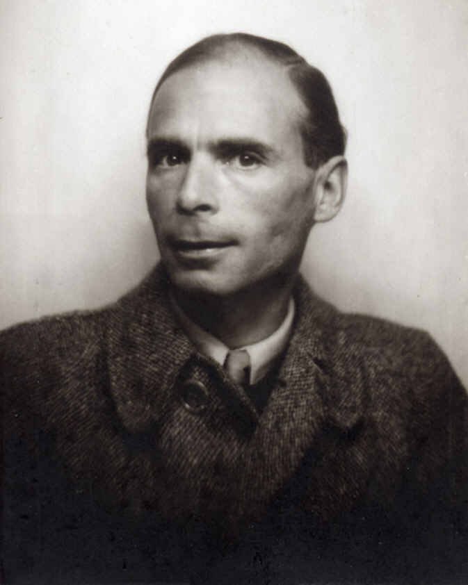 Nussbaum was born into a patriotic German Jewish family in Osnabrück, his father having fought for Germany in WWI. His dad encouraged him to paint. He studied in Hamburg & Berlin. Nussbaum (1930s). It was a time when the far right was dehumanising Jews, LGBTQI & Roma