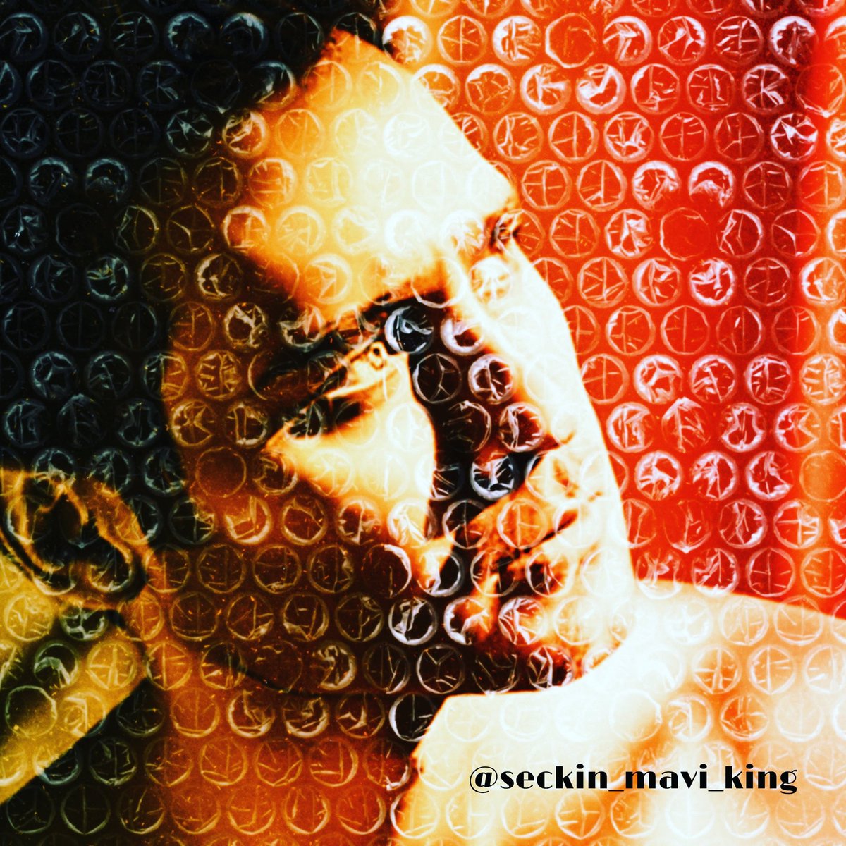 NancyKamal182's tweet photo. I found that bubble wrap is a trend in pop art so why not give it a try and remember.. do not touch this 😂 @seckinozdemir #seckinozdemir #seçkinözdemir #art #artwork #design #popartpainting #bubblewrapart https://t.co/bVEdqSErVX