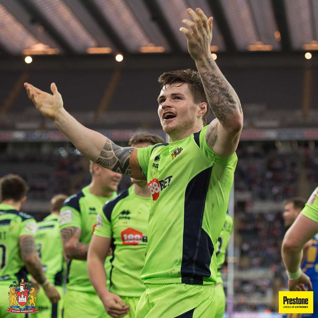 WiganWarriorsRL's tweet photo. ๐ To finish tonight, weโll leave you with these ๐ธ๐
๐ @johnbateman1 x 2๏ธโฃ0๏ธโฃ2๏ธโฃ1๏ธโฃ ๐
#BatemanReturns #WWRL https://t.co/EPYteyYDsy