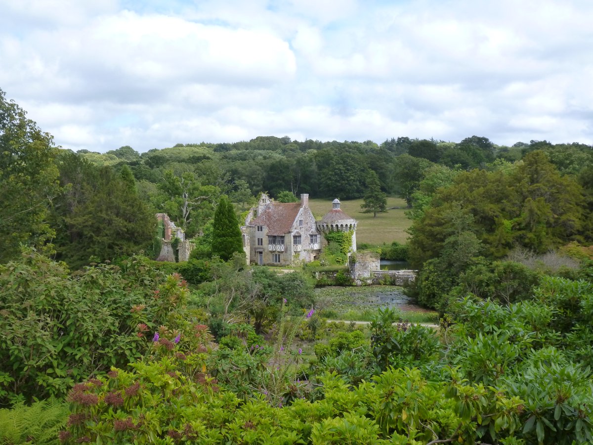 Great afternoon in the sun at <a href="/scotneycastleNT/">Scotney Castle</a>, the grounds are magnificent.  Thanks to all who make it so &amp; who arrange for us visitors to be able to enjoy it despite #lockdown.  #Kent #GardenofEngland
