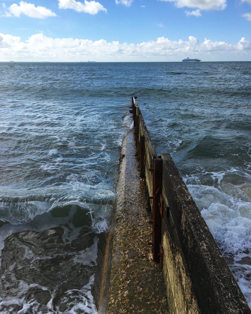 NigeGeorge's tweet photo. Today looked like this at #ScienceBeach #SandownBay in the #IsleofWight #Biosphere Reserve, home @ArtecologyDept and @arcteam https://t.co/PJVYoctAFZ