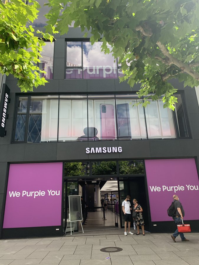 Strawberries321's tweet photo. Samsung using taehyung's purple you quote as advertisement for their store dfghjk taehyung's galaxy brain when he coined the term "I purple you" and it went on to become a brand &amp; symbol for bts, acknowledged and used by everyone!! His impact is unprecedented 💜
#BTSV @BTS_twt #V https://t.co/CSXpELf8ZN