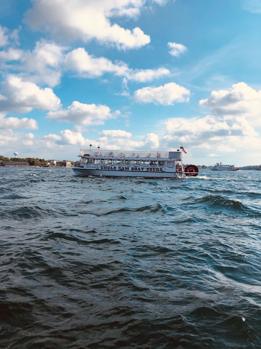 BoatToursSam's tweet photo. A great start to the holiday weekend out here on the river. 80 degrees, blue sky and sun and a cool breeze off the water. Make the most of your summer and visit the 1000 Islands! https://t.co/ap7rqNubwB
