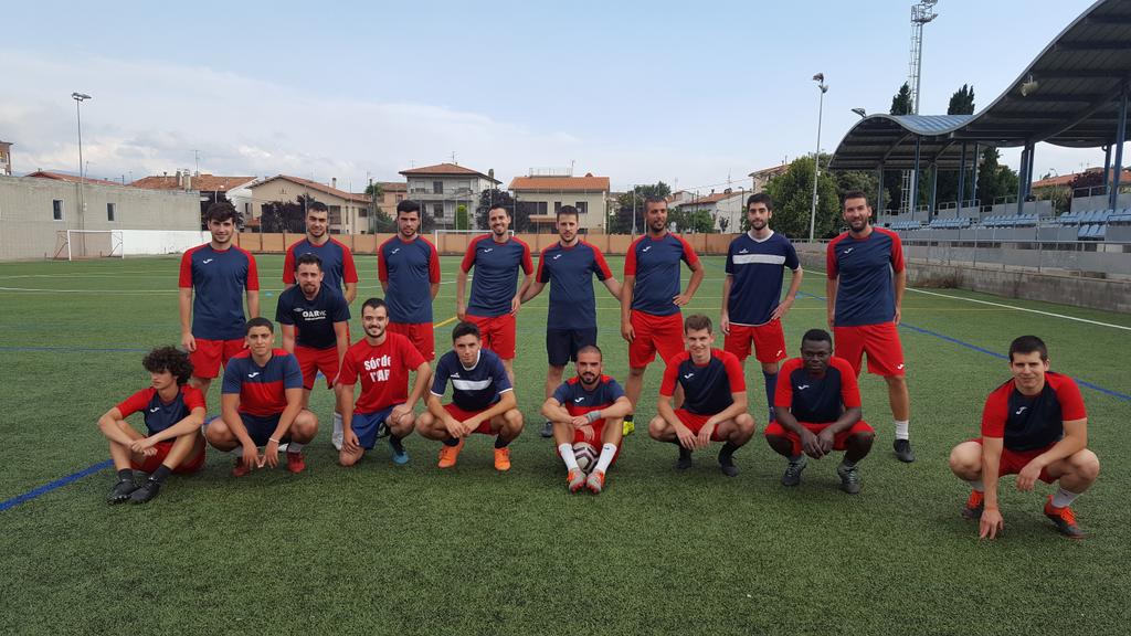 OARVic's tweet photo. ⚽️ Primera presa de contacte del 2a Catalana 2020/21! Molta sort i encerts a la nova categoria 🔵🔴 #SócdelOAR #oarvic https://t.co/wIHPYNDEAl