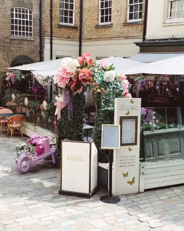 Oh, hi there gorgeous 👋⁣
⁣
Mayfair's best kept secret outdoor terrace has been busy beautifying for tomorrow's relaunch 😍🌸🍸⁣

@hushmayfair #inspvenuesLOVES #secretgarden #secretvenues #alltheprettyflowers #lovelondom #londonvenues #venuefinders #secretlondon #mayfair …