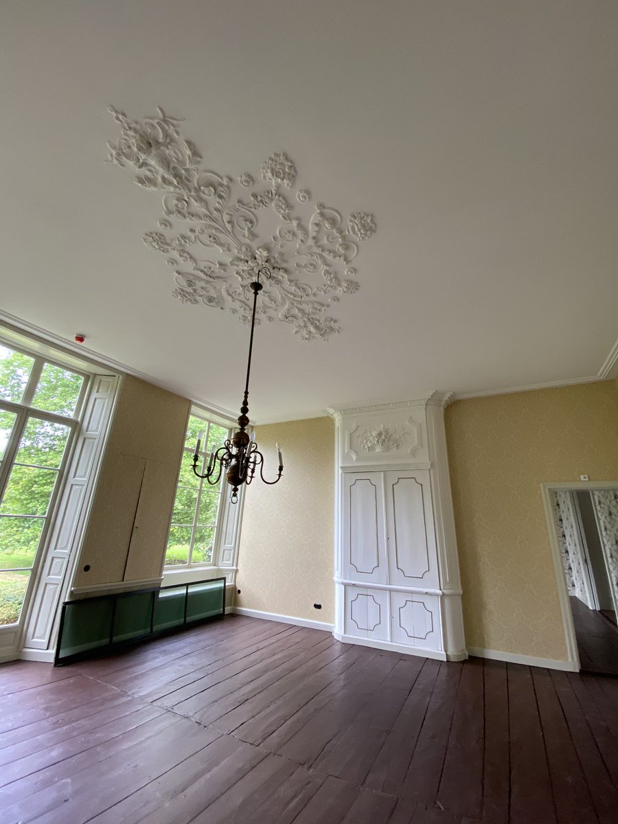 DanielOudman's tweet photo. Voor en na, herstel en restauratie. Oude put kalk en zand. #traditioneel #erfgoed #restaurarie #stuc #historische #binnenruimtes #rce #drentslandschap #stukadoor #oudman #Drenthe https://t.co/a1WwEmDBcu