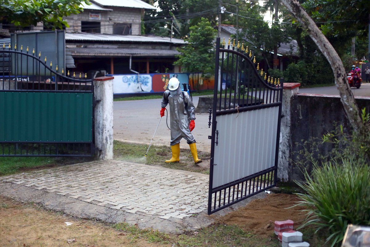 SJA_colombo's tweet photo. Disinfected Malagala Maha Vidyalaya – Padukka to prevent the spread of coronavirus
පාදුක්ක මලගල මහා විද්‍යාලය විෂබීජ හරණය කිරීම https://t.co/sqrHzBFkNB
