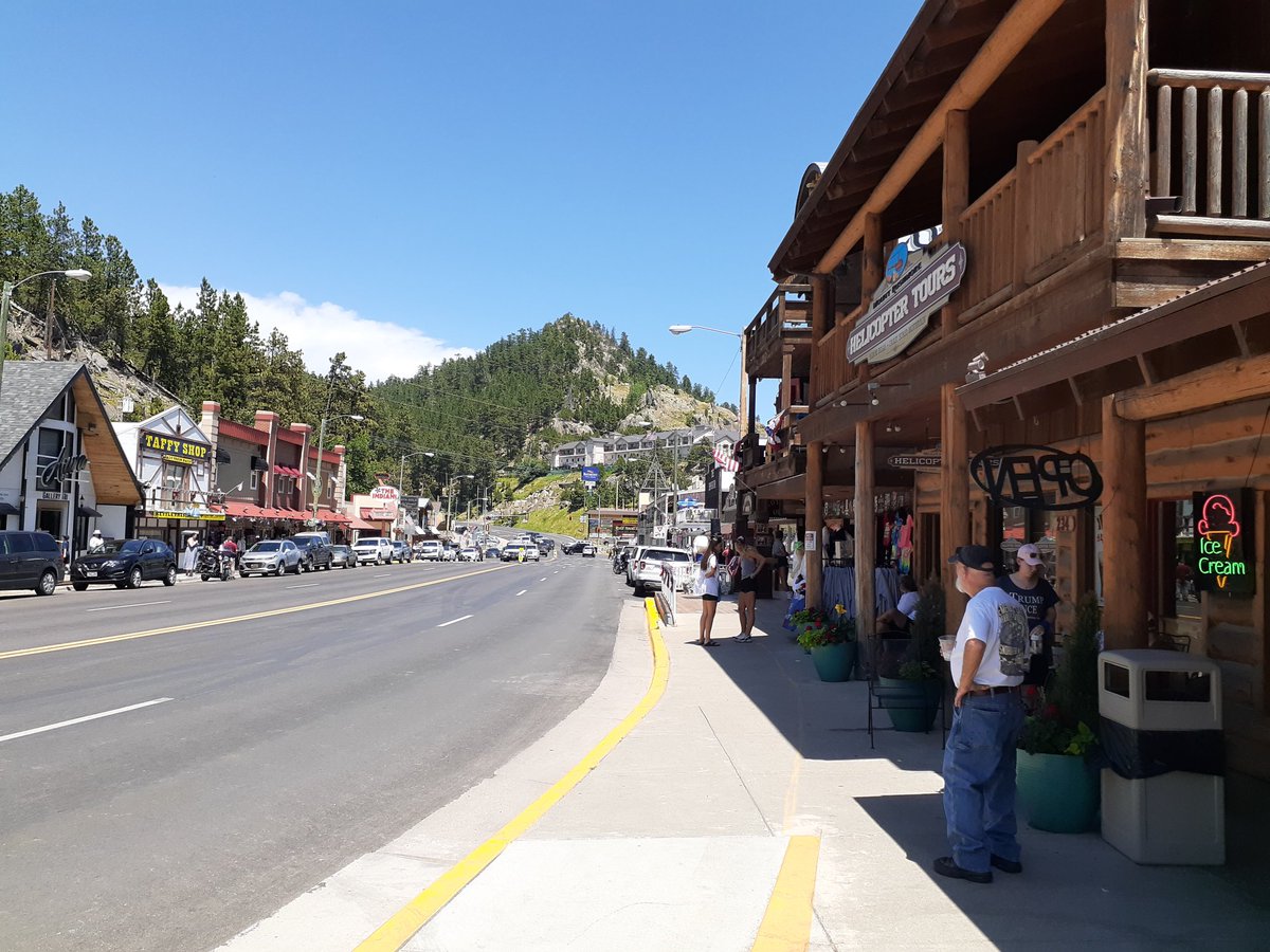 And I'm in Keystone, SD, just down the hill from Mount Rushmore. I'll be covering the Trump fireworks event as it happens, outside the security cordon. Follow  @ShannMarvel and  @mattgadephotog for  @FORUMCOMCO coverage inside the venue.