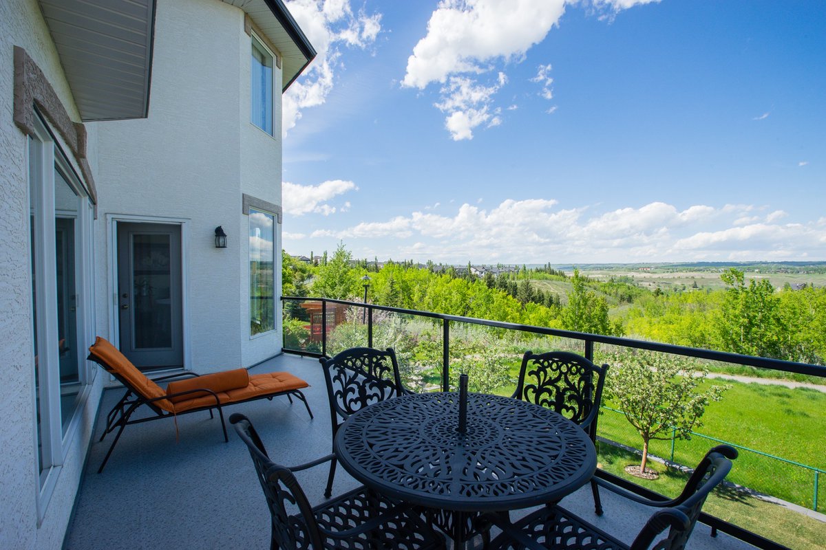 mckelke's tweet photo. #ForSale One of the best ravine locations in #ValleyRidge Spacious, great designed home w/ incredible views from 3 levels &amp; much more! Click link for details.  https://t.co/0uUQApiEUw https://t.co/ghwhPZWITH
